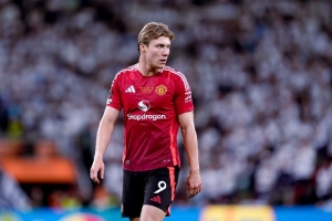 APP下载-罗马诺：霍伊伦想留在曼联，但若必须离开倾向于租借+强制买断